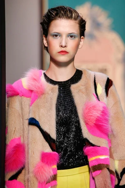 Look 14
